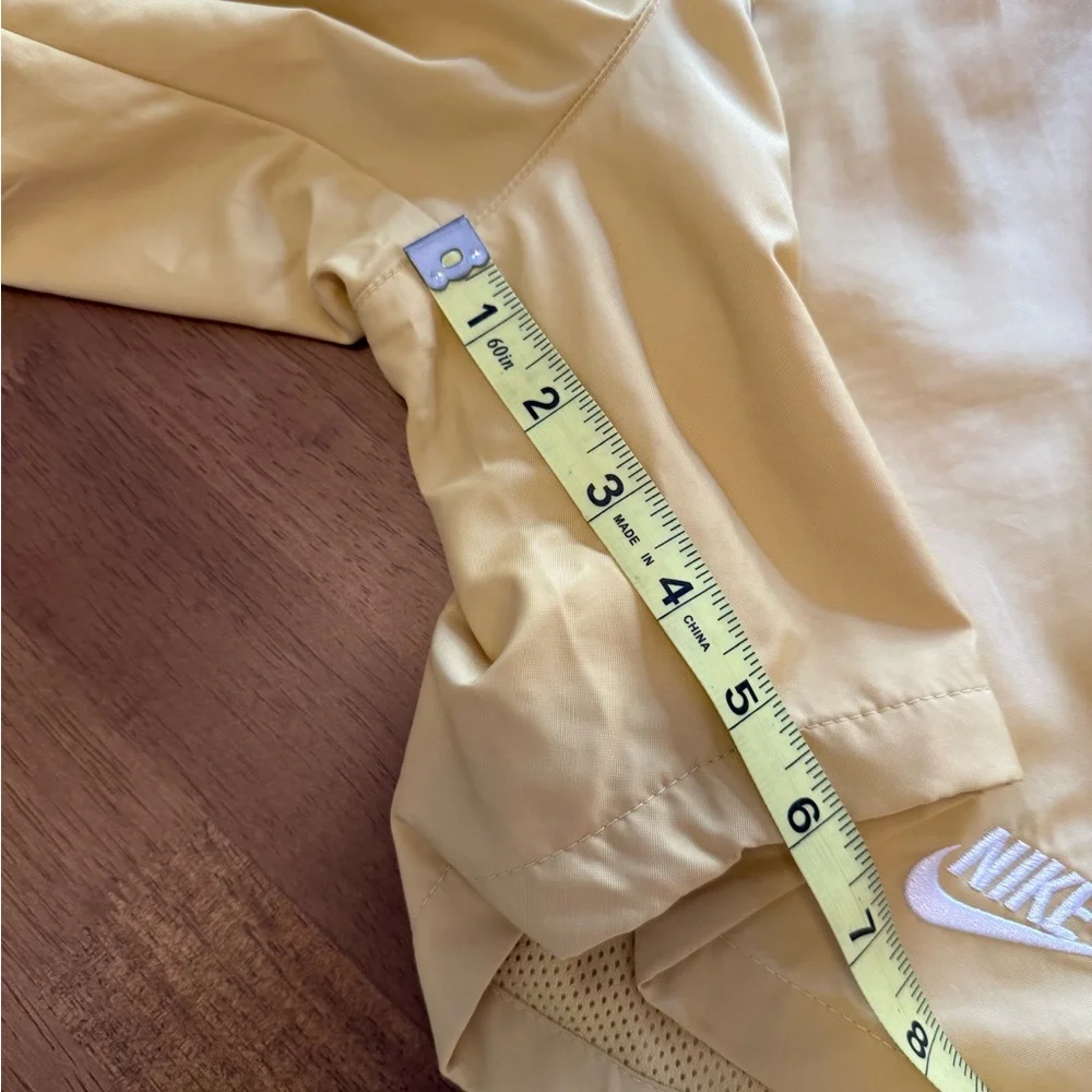 Nike Men’s Yellow Swim Trunks Board Shorts Standard Fit Mid Thigh NEW NWT Small - Picture 13 of 15